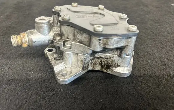 Volkswagen Multivan T5 Vacuum pump 070145209