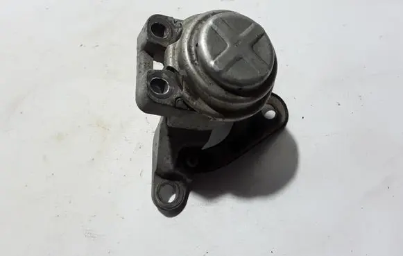 Volvo V70 Engine mount bracket 31304038