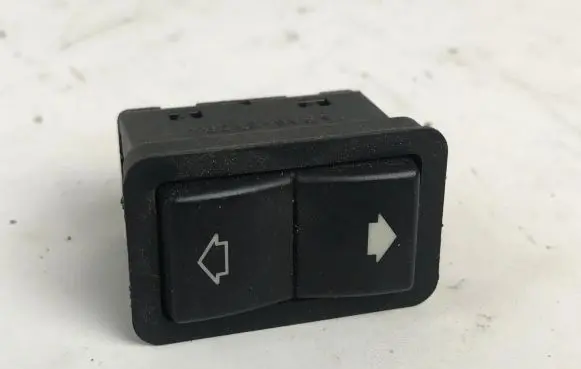 BMW 5 E39 Electric window control switch 8368974