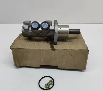 Volkswagen Golf III Master brake cylinder 6N0614019