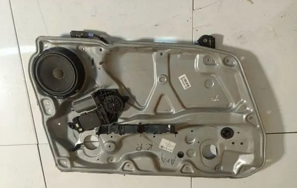 Volkswagen PASSAT B5 Sliding door window regulator with motor 