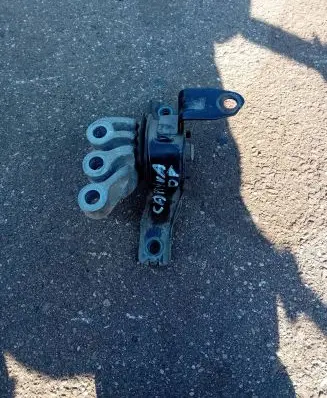 Chevrolet Captiva Engine mount bracket X04908