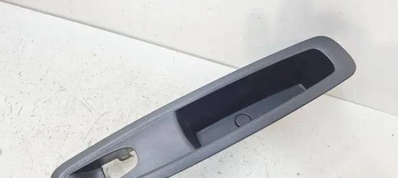 Renault Kadjar Rear door window switch trim 829508687R