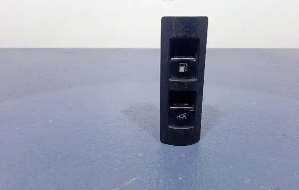 Tailgate opening switch