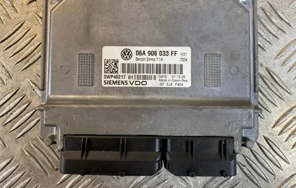 Seat Leon (1P) Engine control unit/module 06A906033FF 5WP40217
