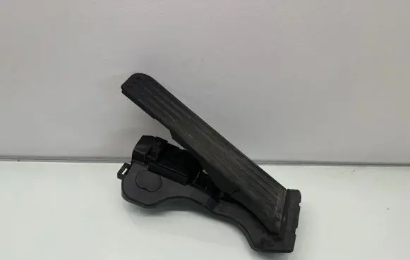 Volkswagen Jetta VI Accelerator throttle pedal 1K1723503AF 6PV93410001