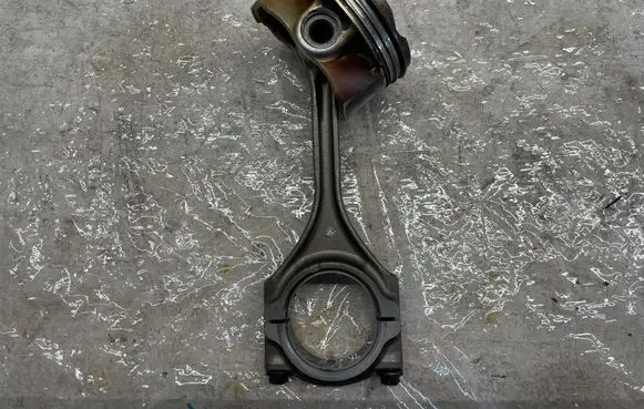 Toyota RAV 4 (XA50) Piston with connecting rod