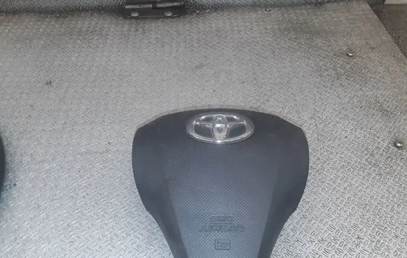 Toyota Yaris Steering wheel airbag 305314499FKA