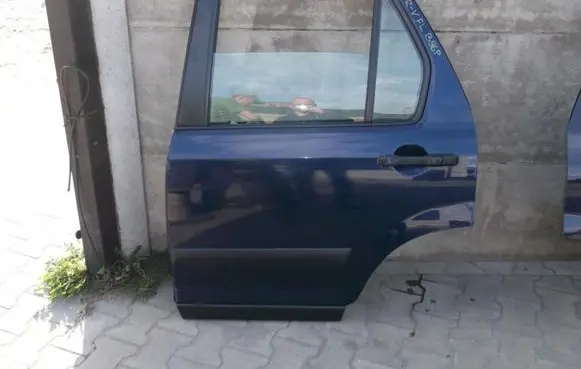 Honda CR-V Rear door