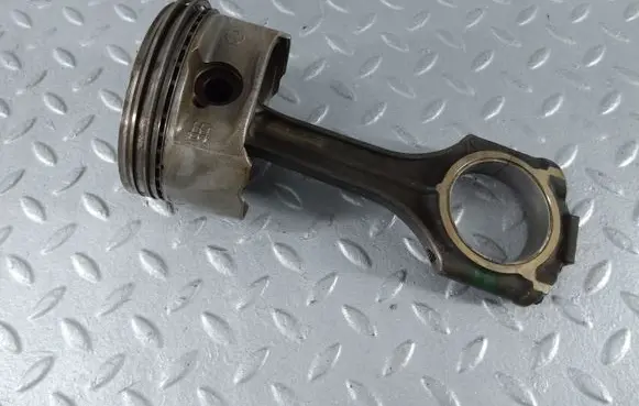 Mercedes-Benz E W211 Piston A1130300020 A1130300317 A1130303117