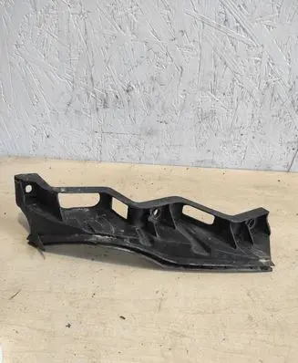 Volkswagen PASSAT B6 Front bumper mounting bracket