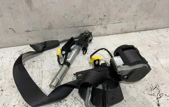 Honda FR-V Front seatbelt 0436078