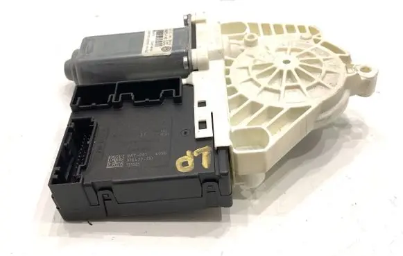 Volkswagen PASSAT CC Front door window regulator motor 3C0959701