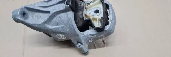 Engine mount bracket
