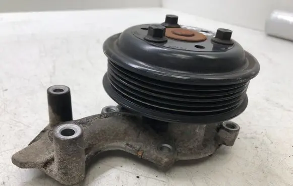 Ford Focus Water pump CM5G8501FB