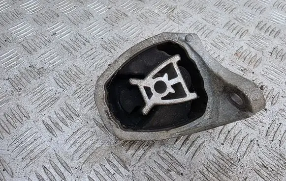 Volvo XC90 Engine mount bracket 31480564 31586814