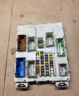 Ford Focus Fuse module SAEJ1690 CA47986 14A073
