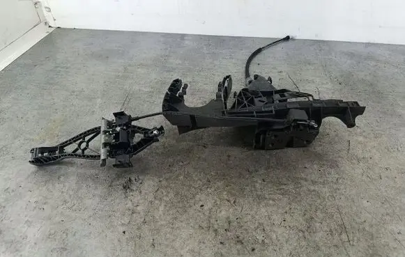 Volvo V50 Front door lock 30799302