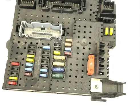Volvo V70 Fuse module 30728512 05W433 28017881