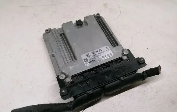 Volkswagen PASSAT B6 Engine control unit/module 03C906021 1039S36278 110R000192