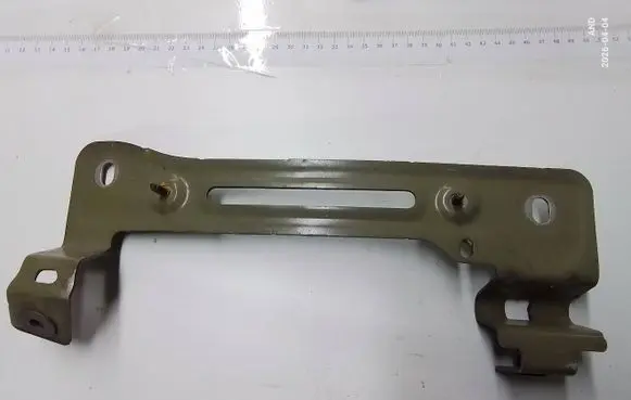 Audi Q7 4M Fender mounting bracket 4M0821432