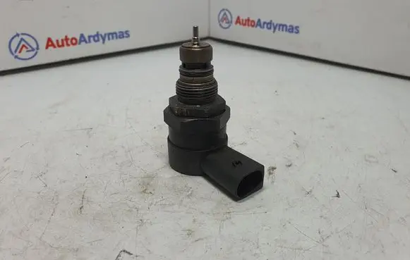BMW X3 E83 Fuel pressure regulator 0281002481 7805733 13537805733