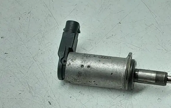 Audi A6 S6 C7 4G Camshaft vanos timing valve 06H103697B