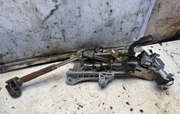 Mazda 3 I Steering wheel axle ZG511361