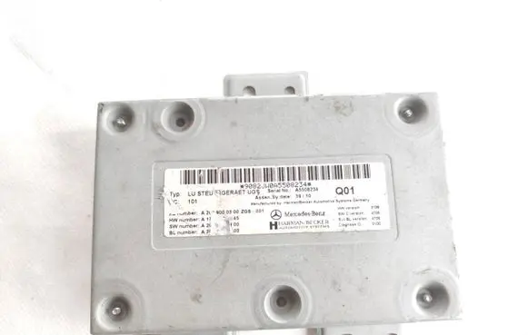 Mercedes-Benz C W204 Head unit multimedia control A2049000300