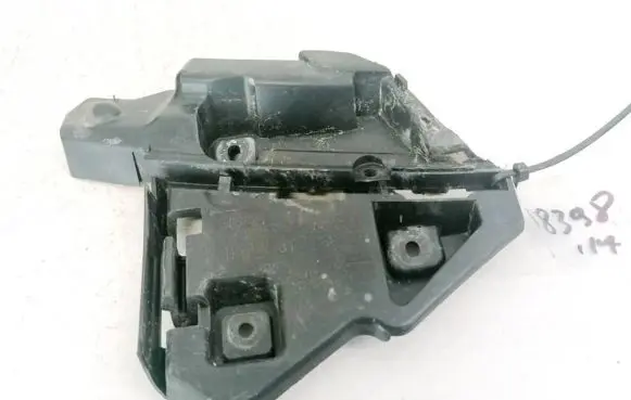 Front bumper mounting bracket