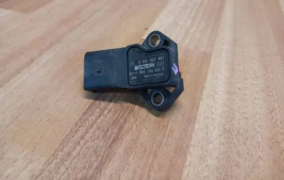 Volkswagen Touareg I Air pressure sensor 038906051C 0281002401