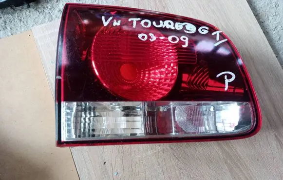 Volkswagen Touareg I Tailgate rear/tail lights 28269003