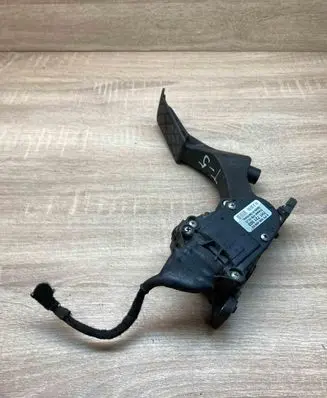 Volkswagen Transporter - Caravelle T5 Accelerator throttle pedal 7H1721503 6PV008495 WITHPLUG