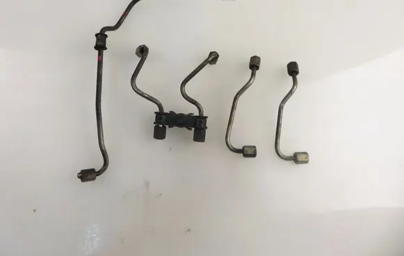 Honda FR-V Fuel injector supply line/pipe 