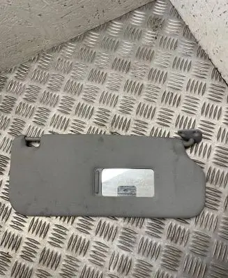 Toyota Avensis T220 Sun visor