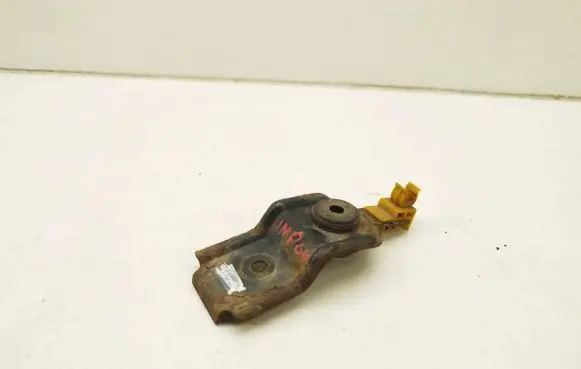 Subaru Impreza II Radiator mount bracket