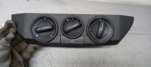 Volkswagen Polo Air conditioning/heating control unit 