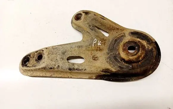 Lexus RX 300 Engine mounting bracket 