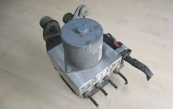 Volkswagen PASSAT B7 ABS Pump 3AA614109AE