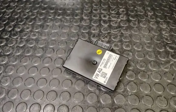 Volkswagen Touareg II Gateway control module 7P6907530