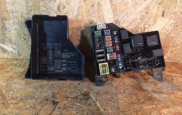 Volvo S40, V40 Fuse box set 30859714 72541985