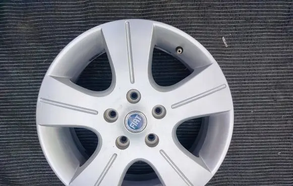 R16 alloy rim