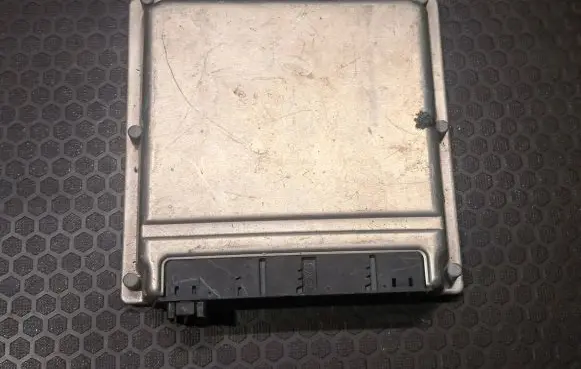 Mercedes-Benz ML W163 Engine control unit/module ECU A6121531779 28RTE851 0281010546