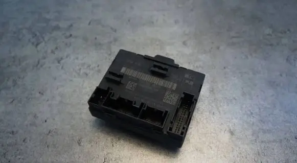 Audi A3 S3 8V Door control unit/module 5Q0959593B