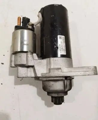 Volkswagen Golf V Starter motor 0986xl7737