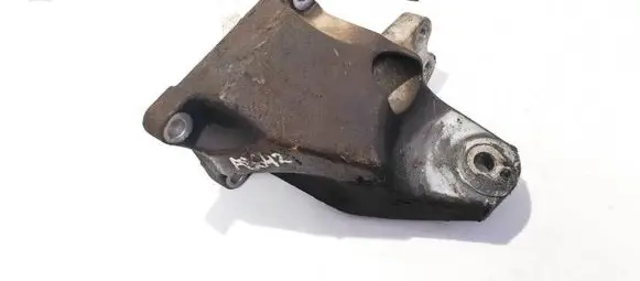 Lexus IS 220D-250-350 Engine mounting bracket