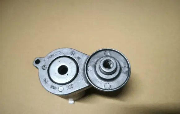 Audi RSQ3 Generator/alternator belt tensioner 07K903315T