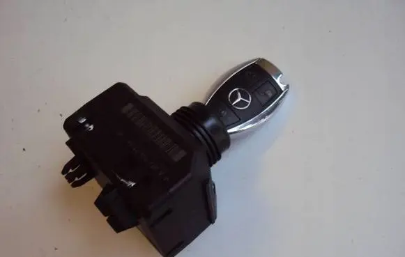 Mercedes-Benz C AMG W204 Ignition lock A2079057101 3300322