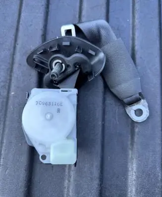 Infiniti FX Rear seatbelt 1058115 1067802 0437187
