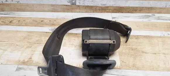 Rear seatbelt